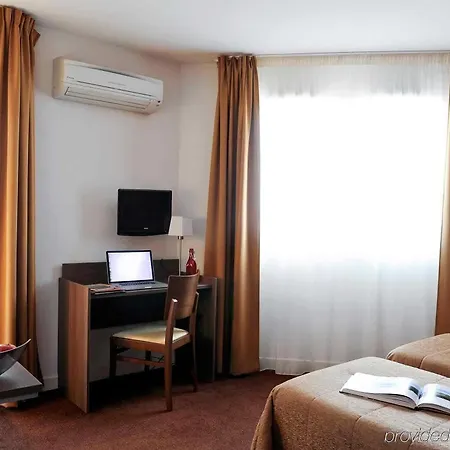 Appart-hotel & Golf Centre 3* بيربينيو